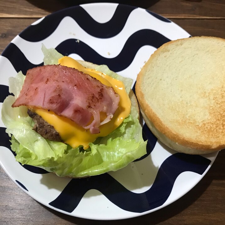 お家で簡単〜ベーコンレタスバーガー